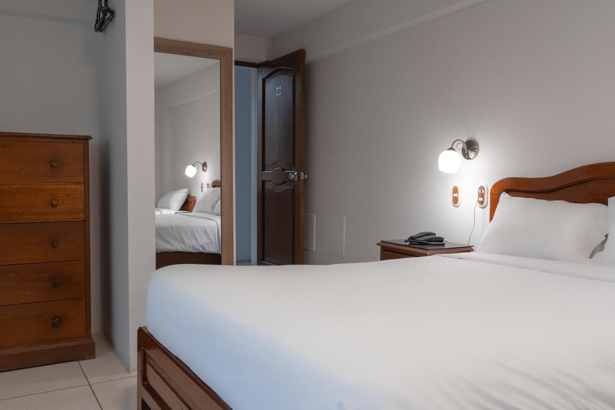 Hotel Alexander Trujillo Szoba fotó