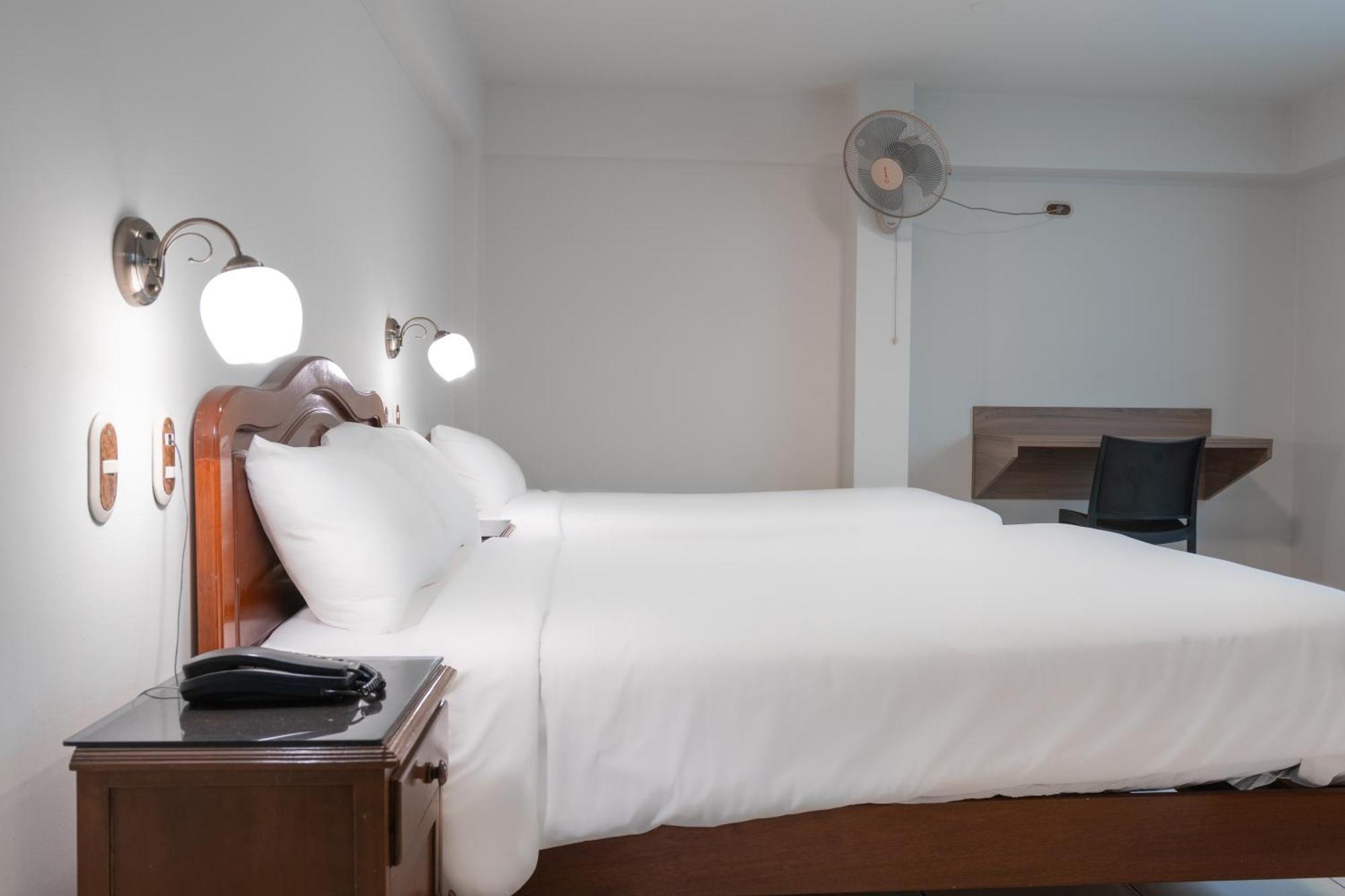 Hotel Alexander Trujillo Szoba fotó
