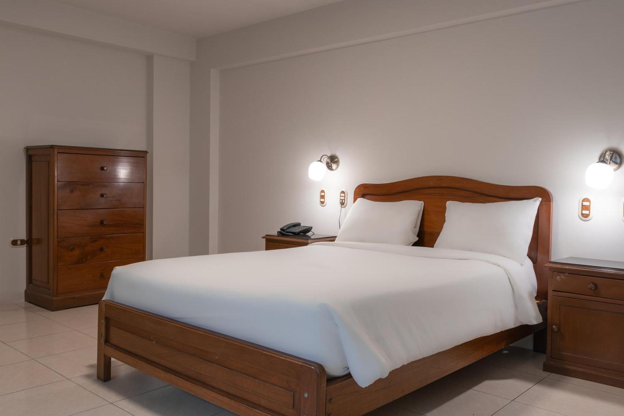 Hotel Alexander Trujillo Szoba fotó