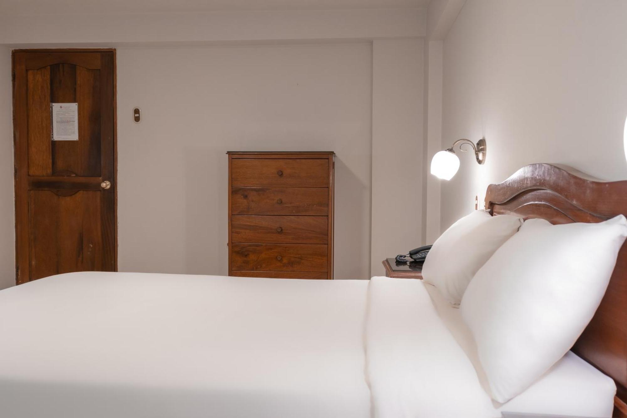 Hotel Alexander Trujillo Szoba fotó