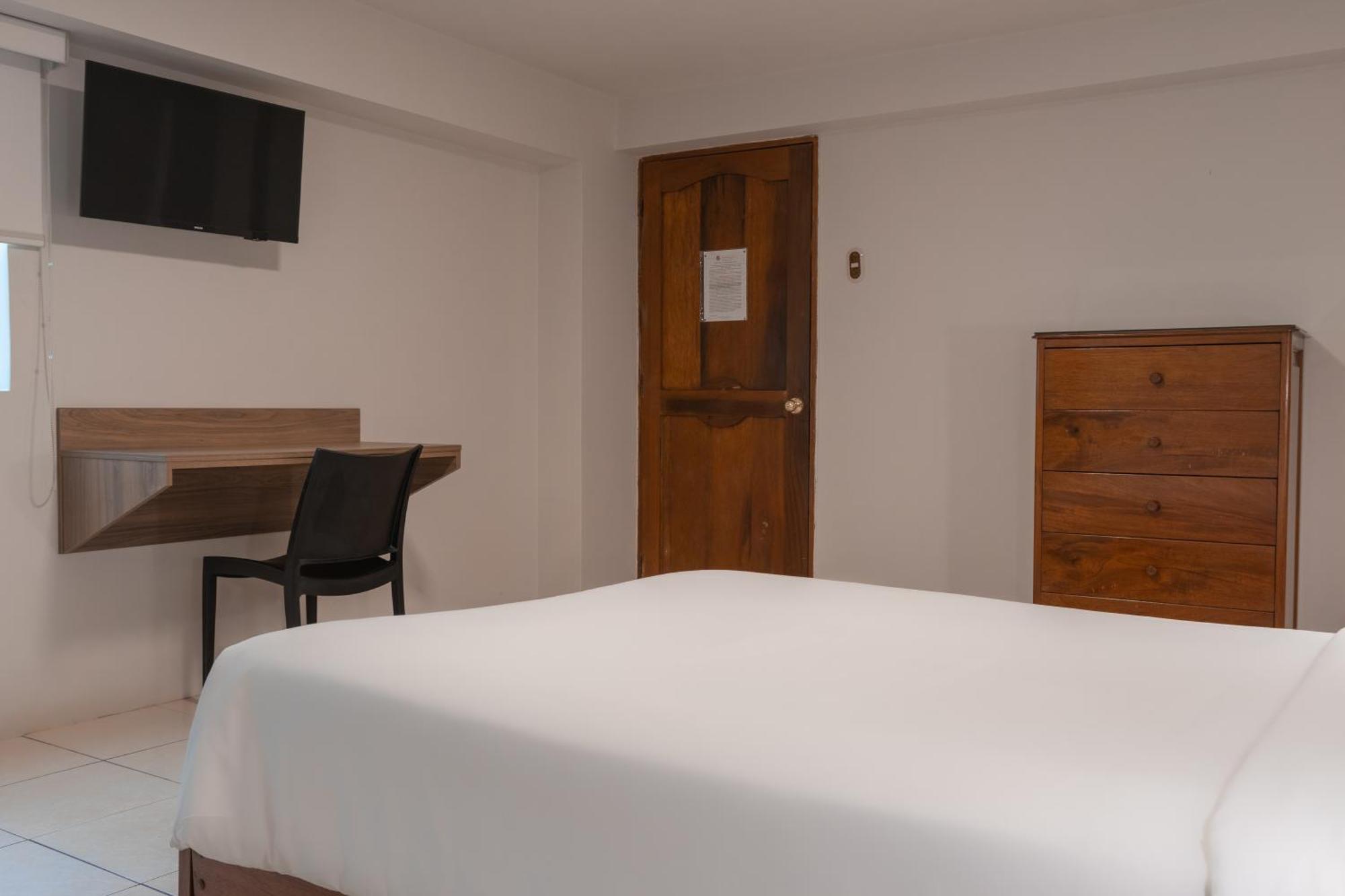 Hotel Alexander Trujillo Szoba fotó